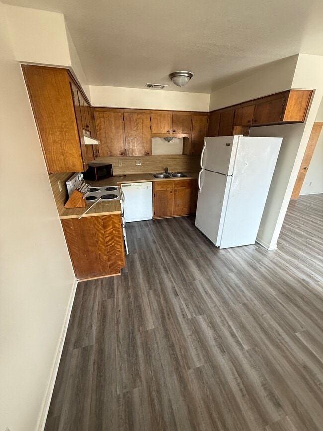 Photo - 208 Veterans Ave