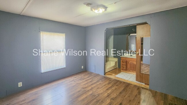 Photo - 3 BD 2 BA Single wide with large back yard!