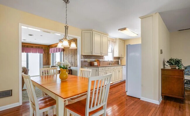 Photo - 44 Pocahontas Dr