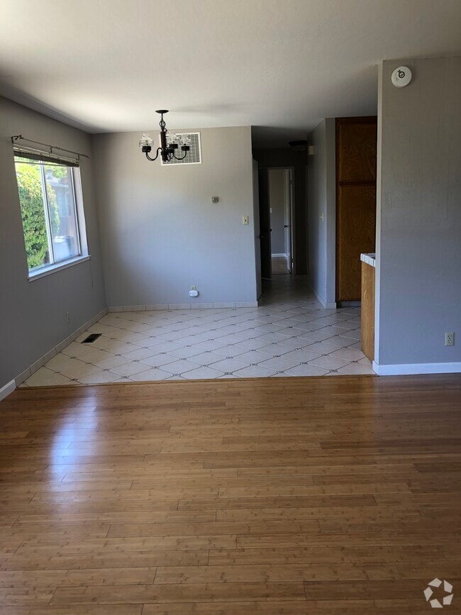 Building Photo - 870 Coolidge Ave Rental