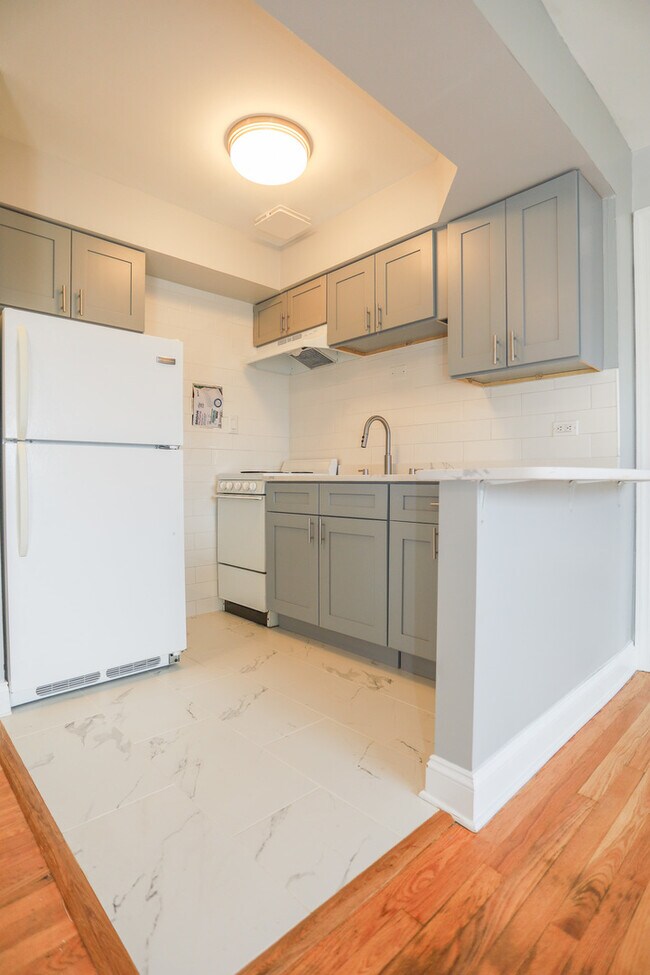 Photo - 6110 N Kenmore Ave