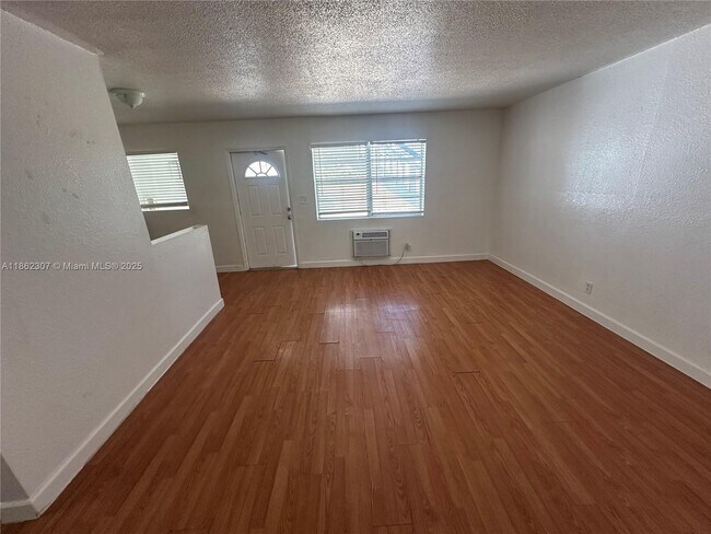Photo - 300 SW 4th Ct Unidad 3
