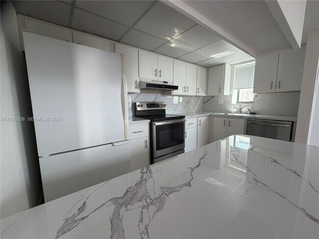 Photo - 20200 W Country Club Dr Unidad PH08