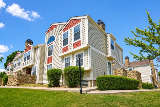 Building Photo - 3 Bedroom 3 Bath in Littleton next to horseshoe park!!