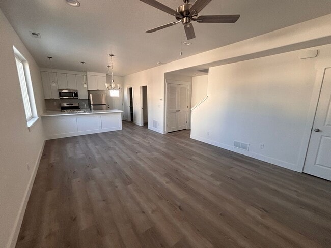Photo - 1543 Tyram Grv