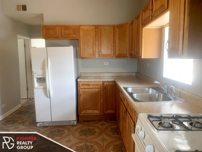 Building Photo - 1422 N Maplewood Ave Unit 2 Rental