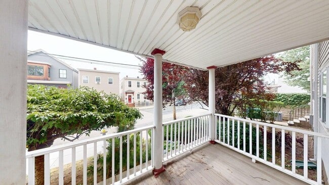 Building Photo - 189 Wordsworth St Unit 1