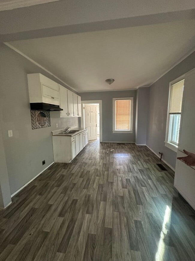 Photo - 2794 Napier Ave