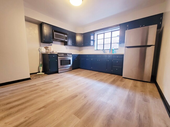 Kitchen - 5122 W Gladys Ave Unit Gladys 2F