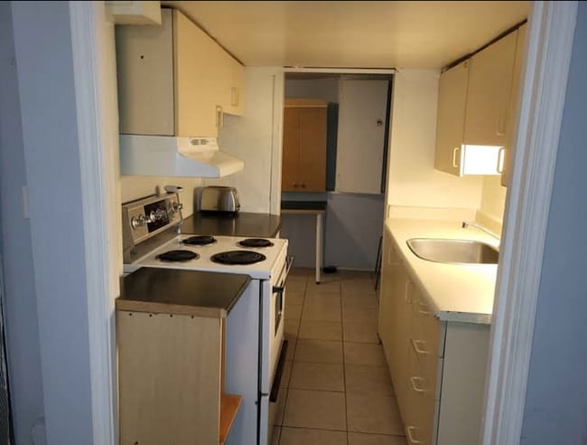 2219 6th Av W