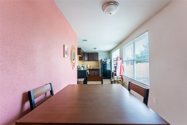 Photo - 2010 Caplin St