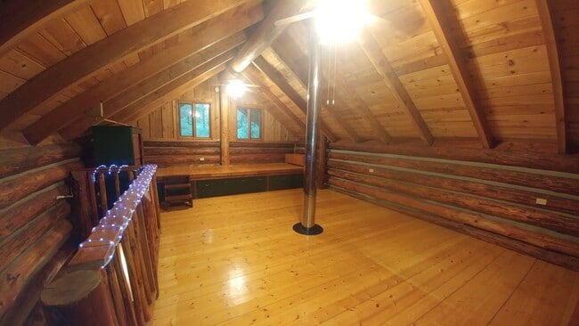 Photo - Rustic Log Home In the Woods!