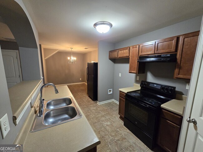 Photo - 175 Oakland Hills Way