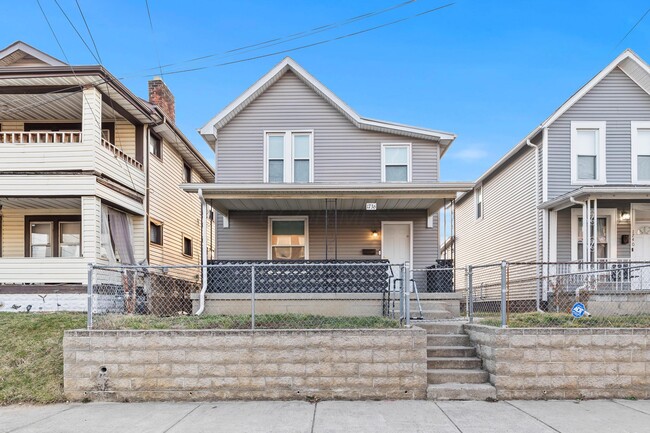 Photo - 1736 Bruck St House