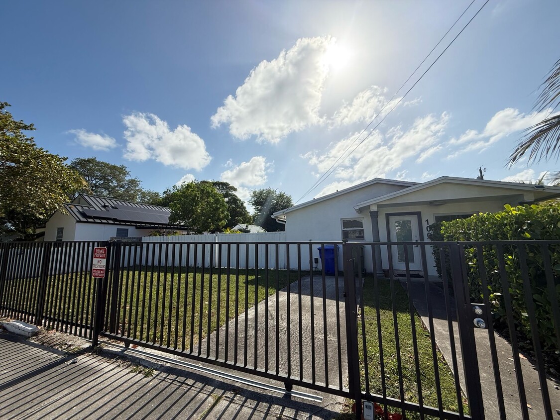 Photo - 100 NW 45th St (Miami, FL)