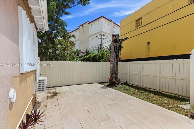 2530 SW 27th St Unit 2530