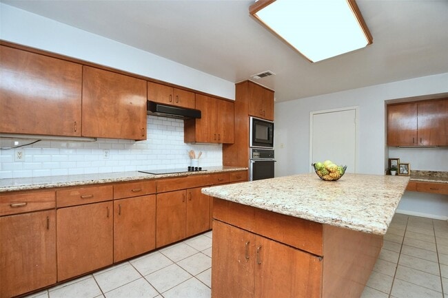 Photo - 7718 Moondance Ln