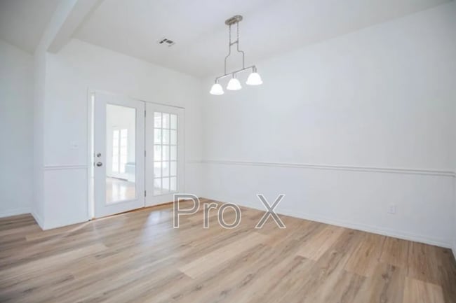 Photo - 1470 Forest St