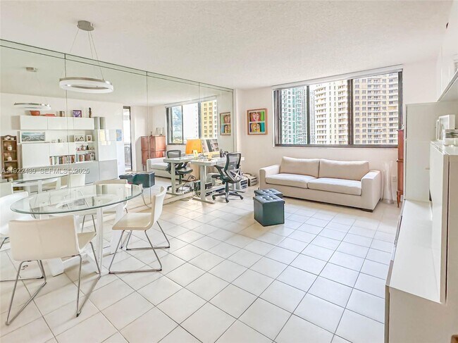 Photo - 540 Brickell Key Dr Unit 1800