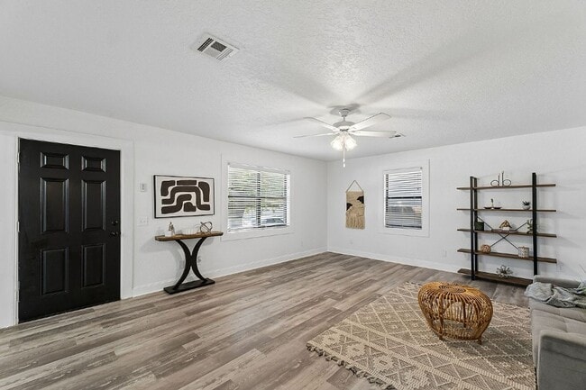 Photo - 422 N Chartrand Ave