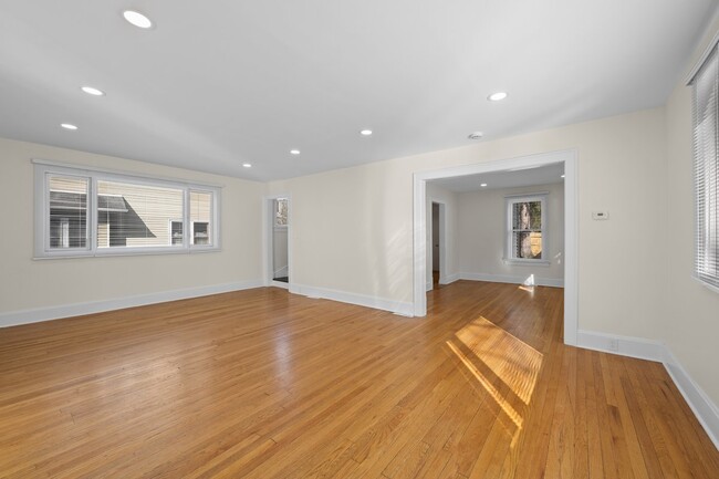 Photo - 823 Deerfield Rd