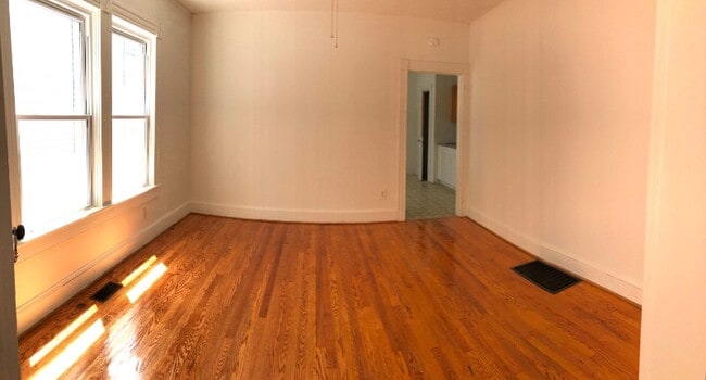 Building Photo - 12 William St Rental