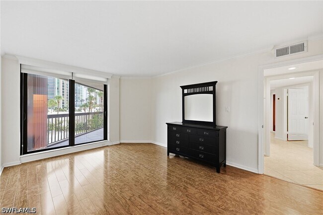 Building Photo - 4551 Gulf Shore Blvd N Unit 200