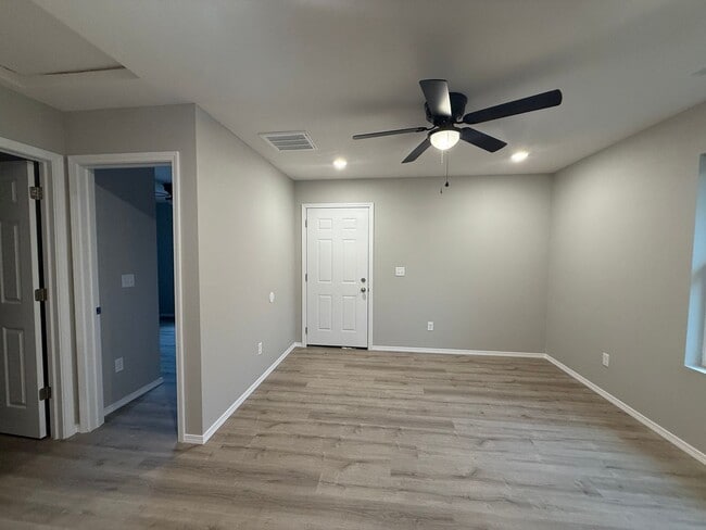 Photo - 1420 W Scott St Unit A