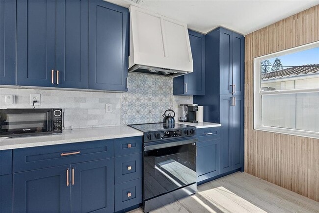 Photo - 10132 4th St E