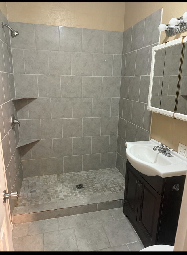 Photo - 302 E Washington St