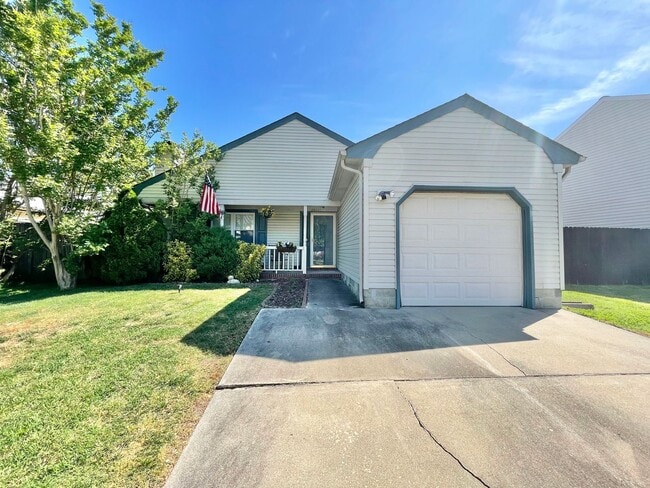 Adorable 3-Bedroom Ranch w/Community Pool,... - Adorable 3-Bedroom Ranch w/Community Pool,... House