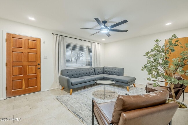 Photo - 125 E Papago Dr