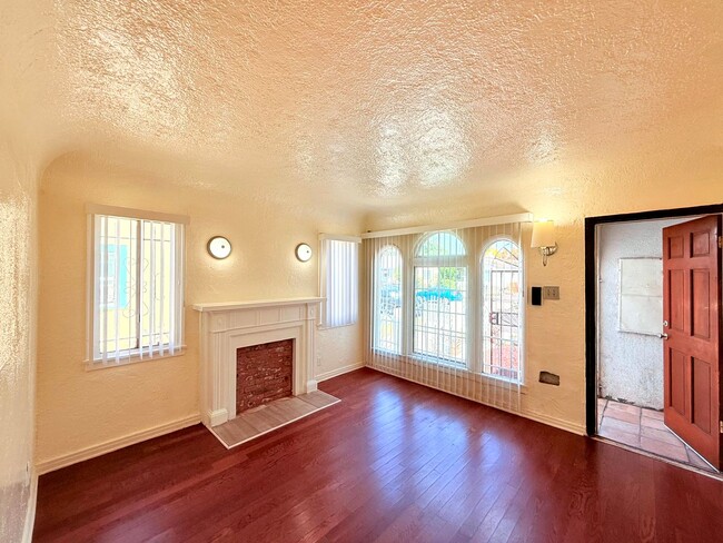 Photo - 2242 1/2-2419 1/2 Burnside Ave Unit 2417