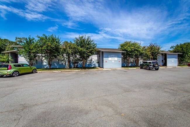 Building Photo - 404 N Lincoln St