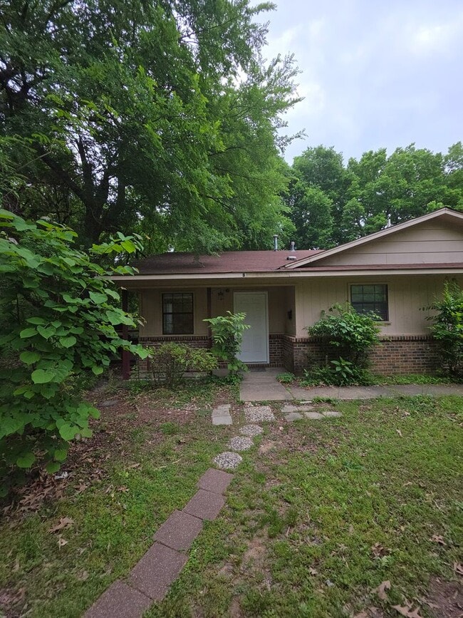 Building Photo - 300 N Hartford Ave Unit B