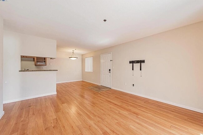 Building Photo - 880 E Fremont Ave Rental