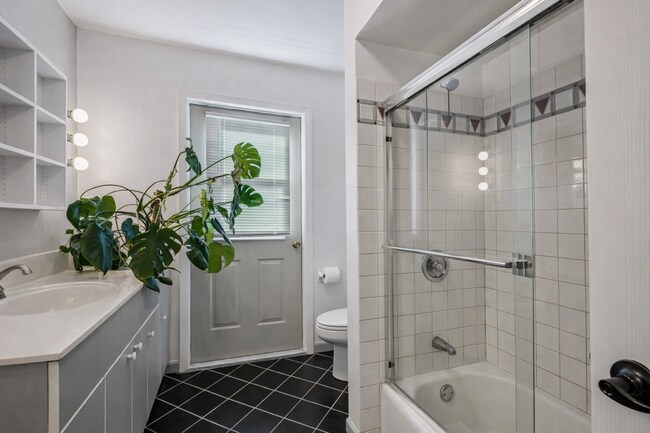 Photo - 1679 N Cass St Unit 1681 N Cass ST Apt #4