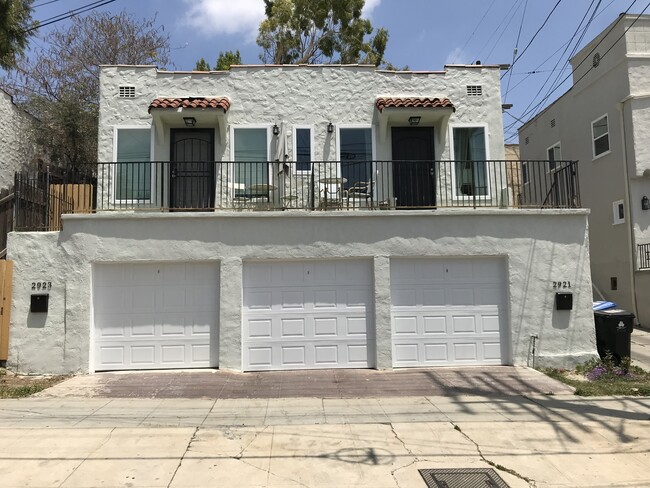 Building Photo - 2921 Bellevue Ave Unit 2921