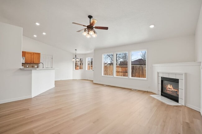 Photo - 3bd/2ba Home on Large Private Lot in Estab...