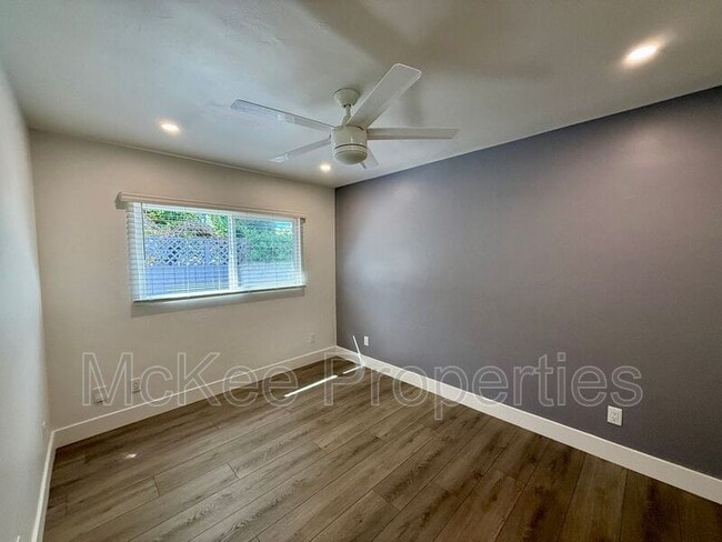 Photo - 1658 Cable St