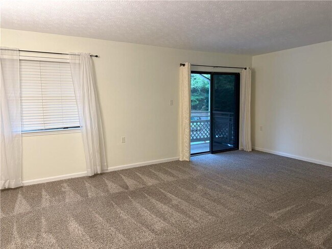 Photo - 475 Mount Vernon Hwy NE Unidad 223C