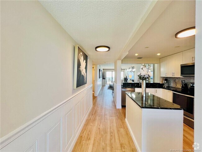 Building Photo - 10044 S Ocean Dr Unit 1005 Rental