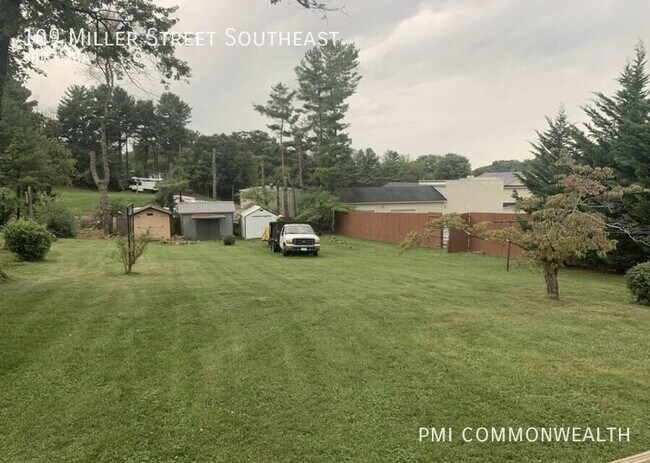 Photo - 109 Miller St SE