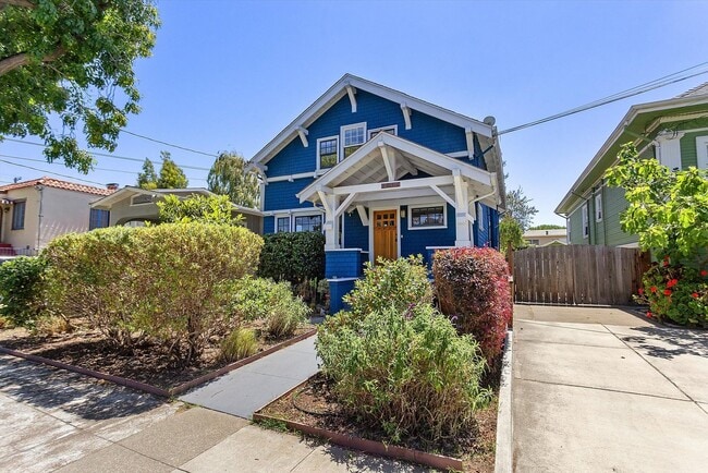 Building Photo - 2516 Encinal Ave