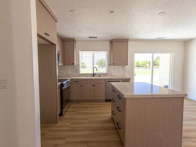Photo - SPRING VALLEY LAKE EQUESTRIAN AREA - BRAND NEW CONSTRUCTION 3 BEDROOM
