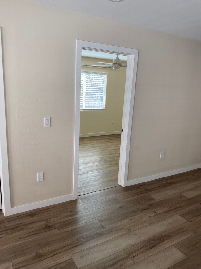 Photo - 549 E Tujunga Ave Unit 549 e Tujunga Ave