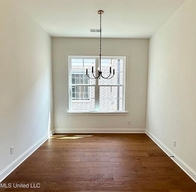 Photo - 607 Sunflower St