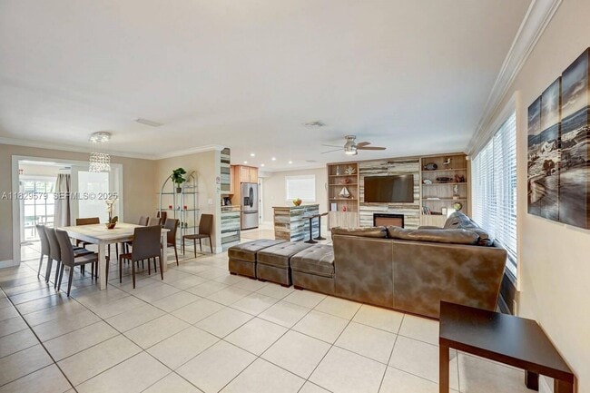 Photo - 1228 Johnson St