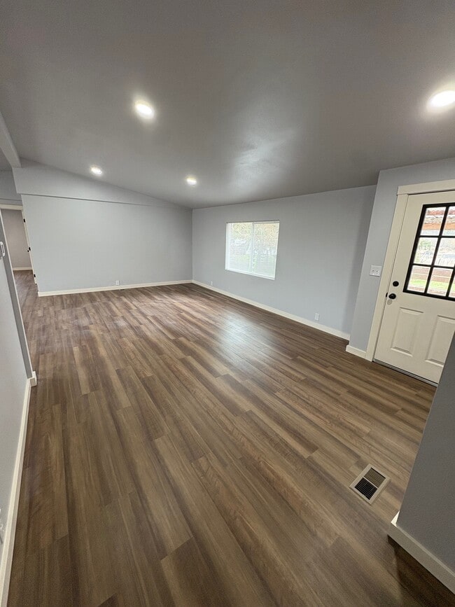 Photo - 38823 Ridge Dr