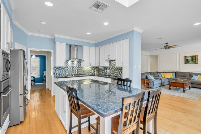 Photo - 98 Winding Creek Pl